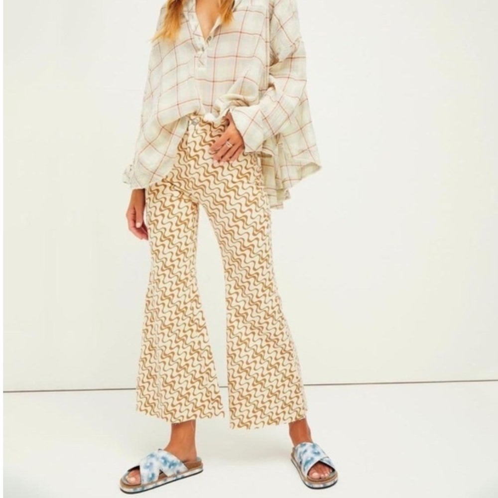 We The Free Youthquake Wavy Psychedelic Print Wide Leg Flare Jeans Tan Cream 30